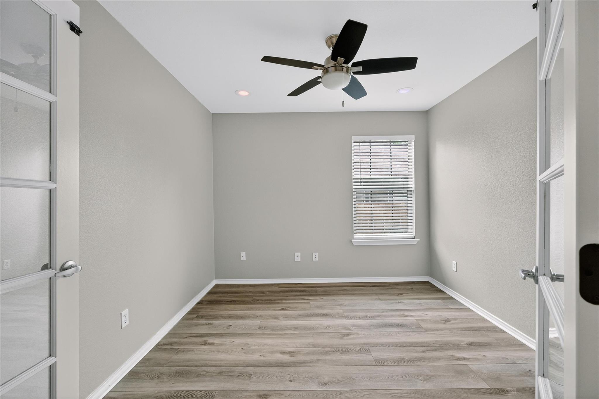 242 Wildwood Dr, Georgetown, TX 78633