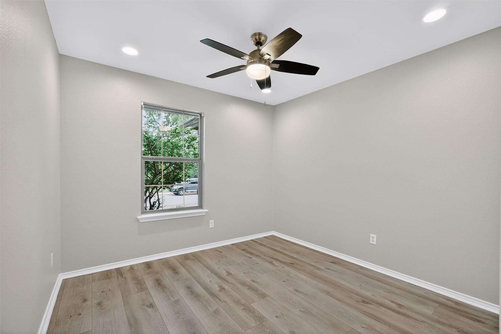 242 Wildwood Dr, Georgetown, TX 78633