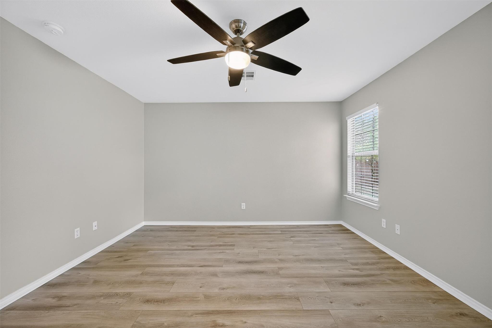 242 Wildwood Dr, Georgetown, TX 78633