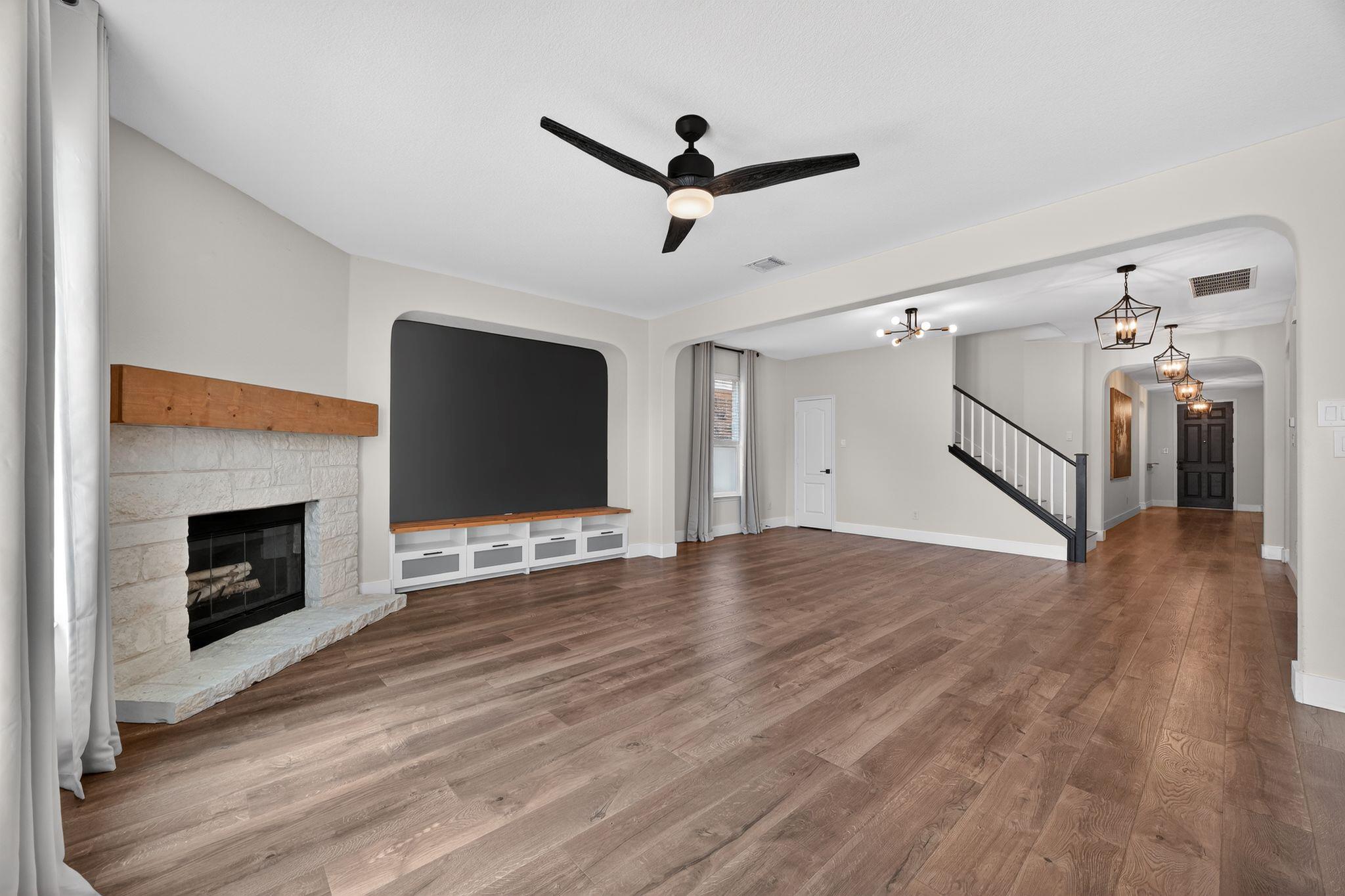 1820 Stinnett Dr, Leander, TX 78641