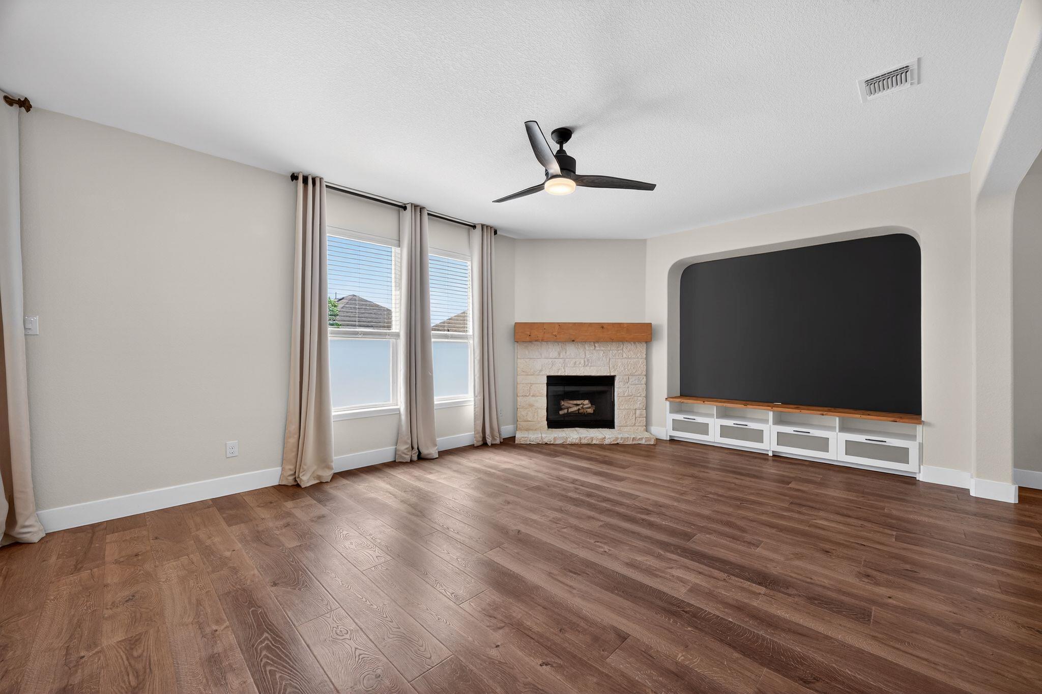 1820 Stinnett Dr, Leander, TX 78641