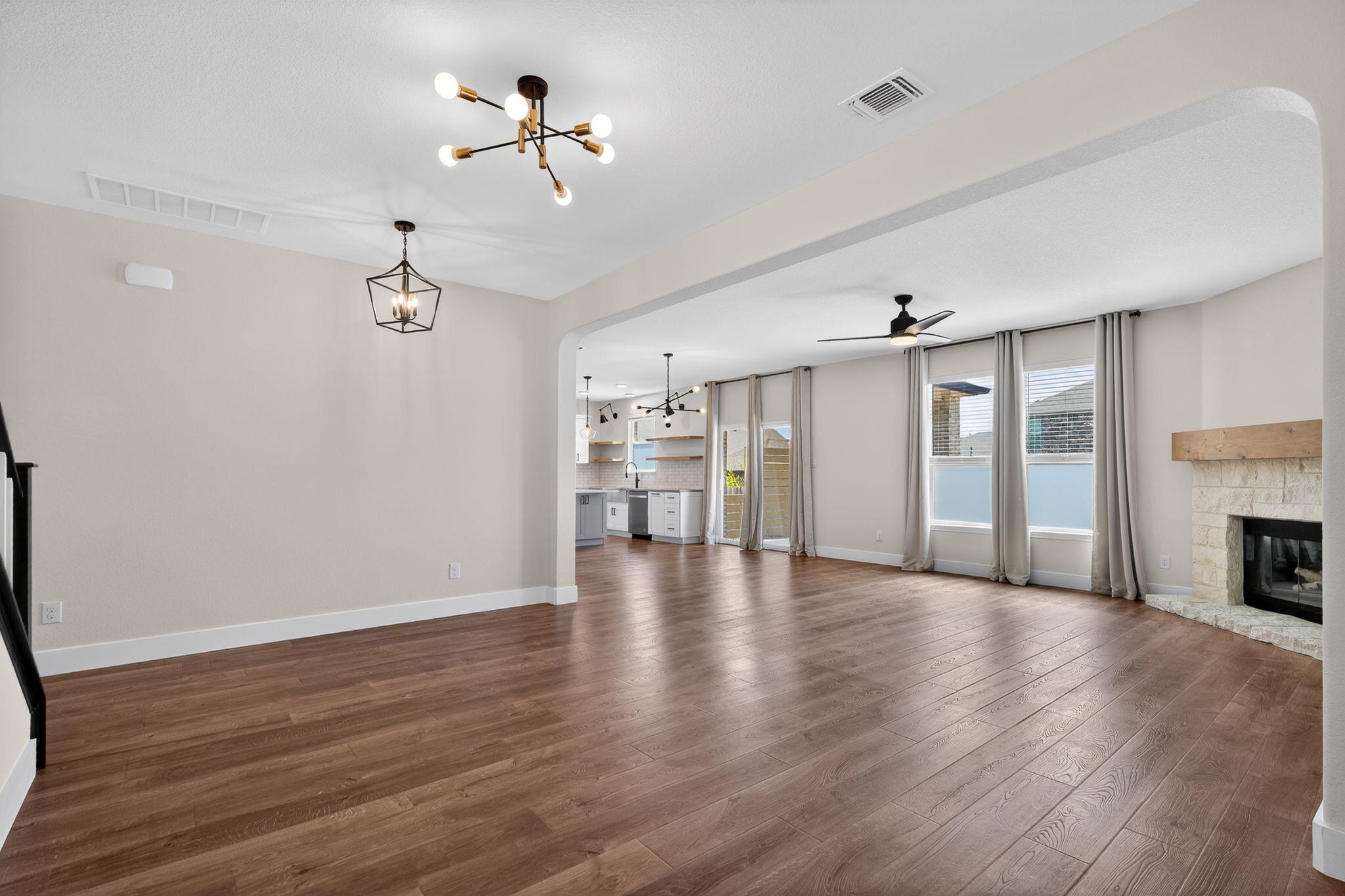 1820 Stinnett Dr, Leander, TX 78641