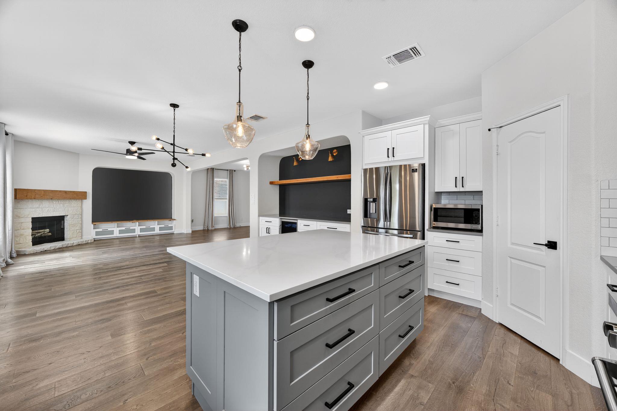 1820 Stinnett Dr, Leander, TX 78641