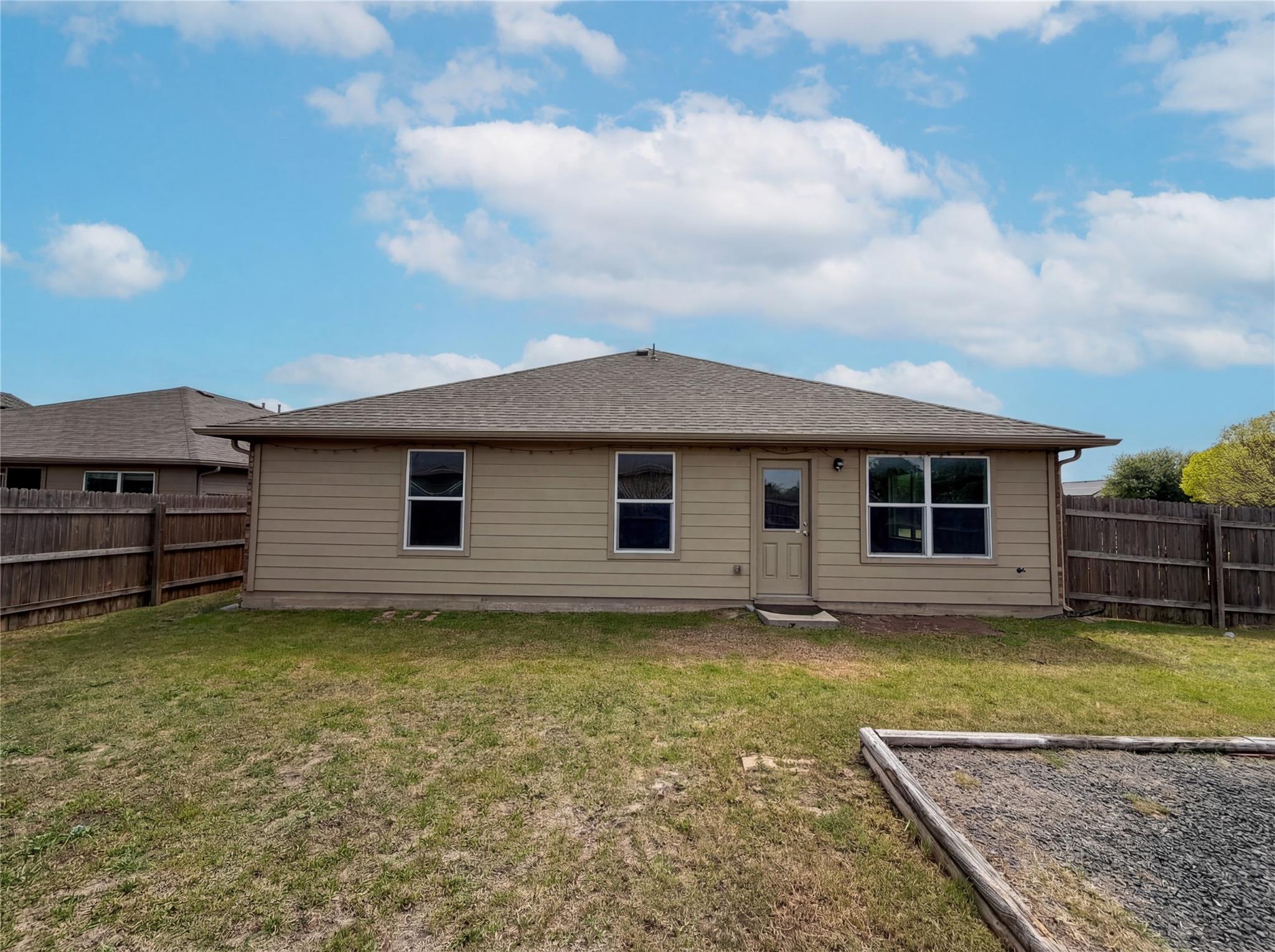 201 Camellia Dr, Hutto, TX 78634