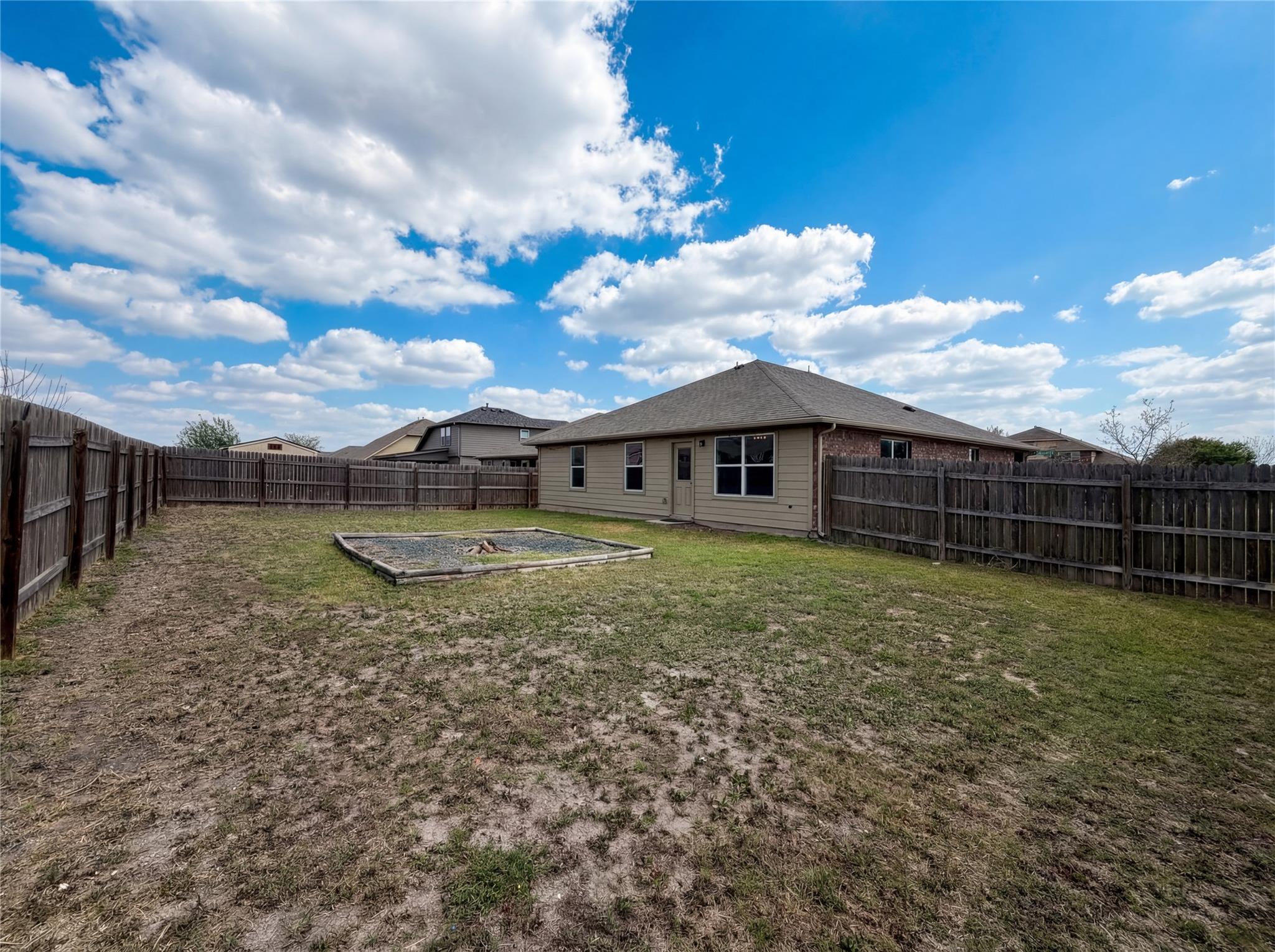 201 Camellia Dr, Hutto, TX 78634