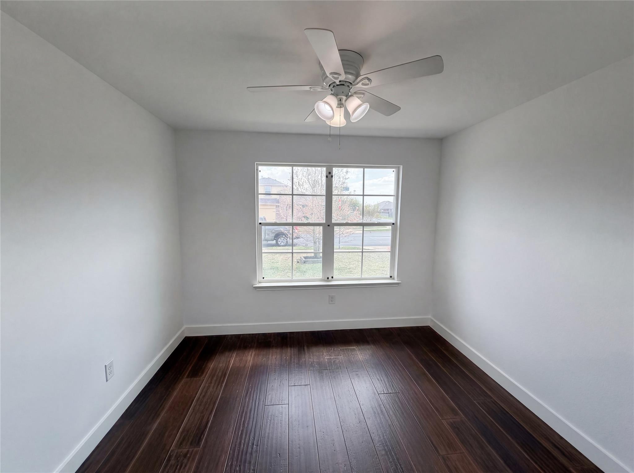 201 Camellia Dr, Hutto, TX 78634