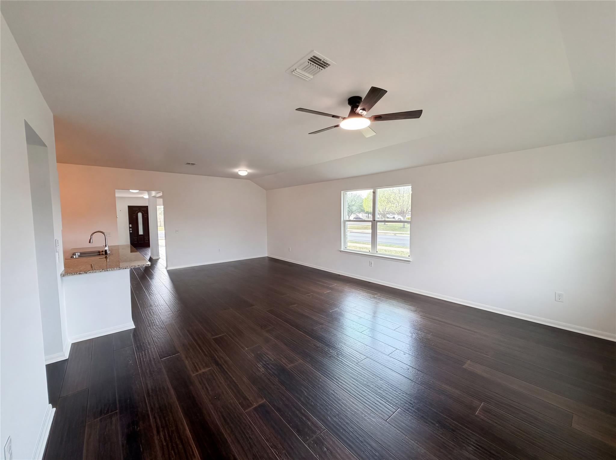 201 Camellia Dr, Hutto, TX 78634