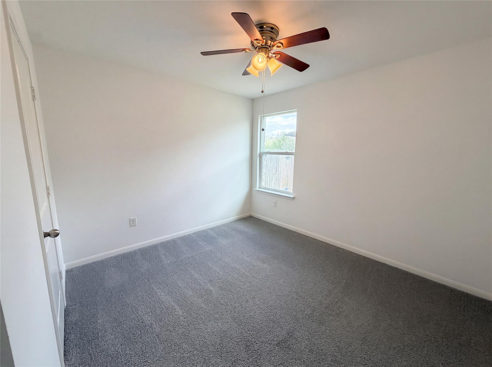 201 Camellia Dr, Hutto, TX 78634