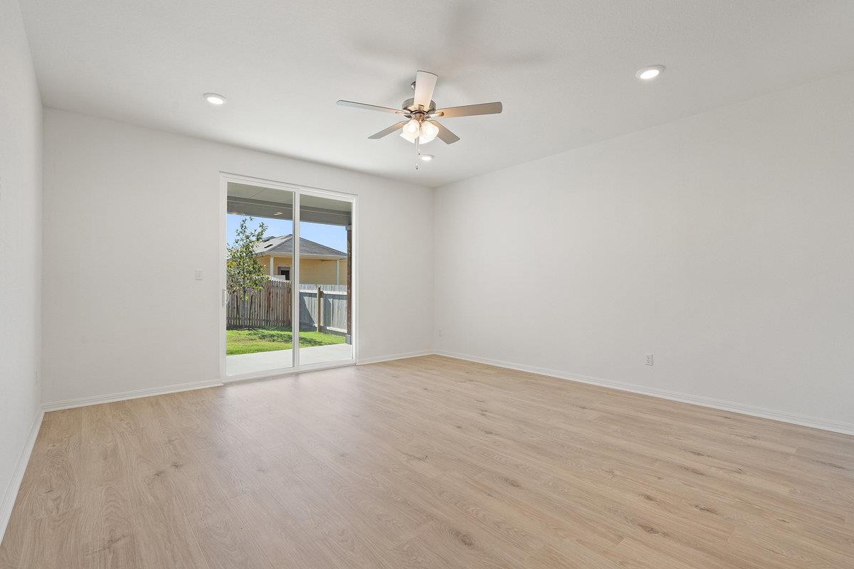 424 Treadwell Ln, Kyle, TX 78640