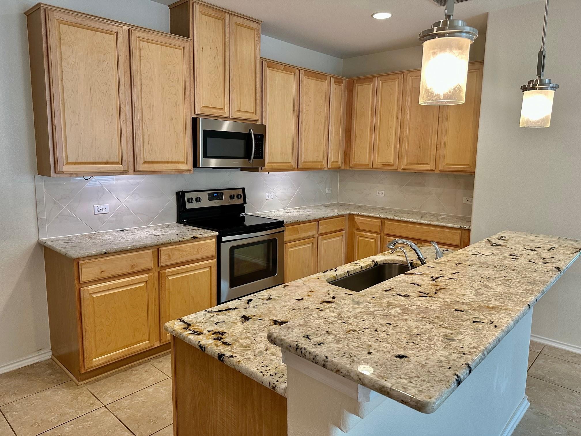 413 Hunters Hill Dr, San Marcos, TX 78666