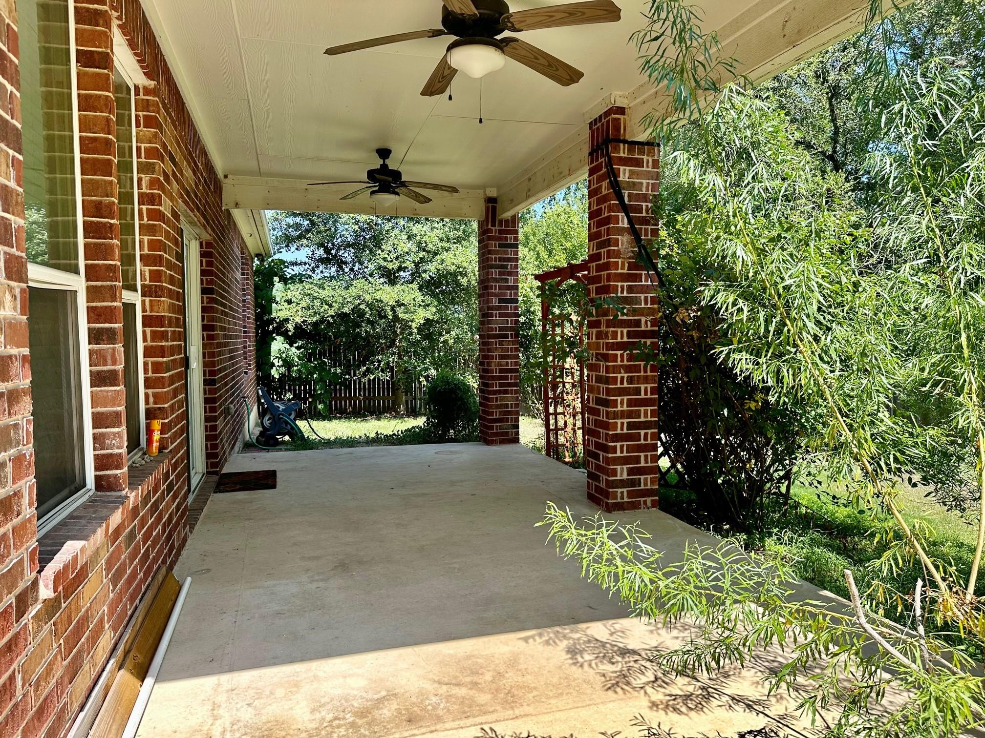 413 Hunters Hill Dr, San Marcos, TX 78666