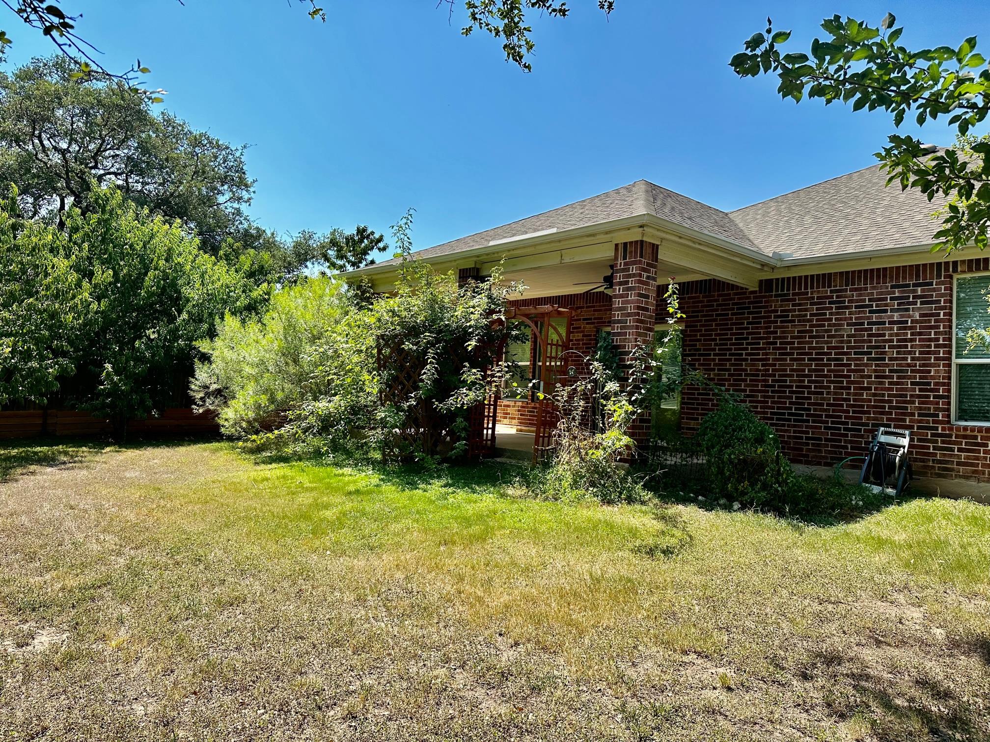413 Hunters Hill Dr, San Marcos, TX 78666