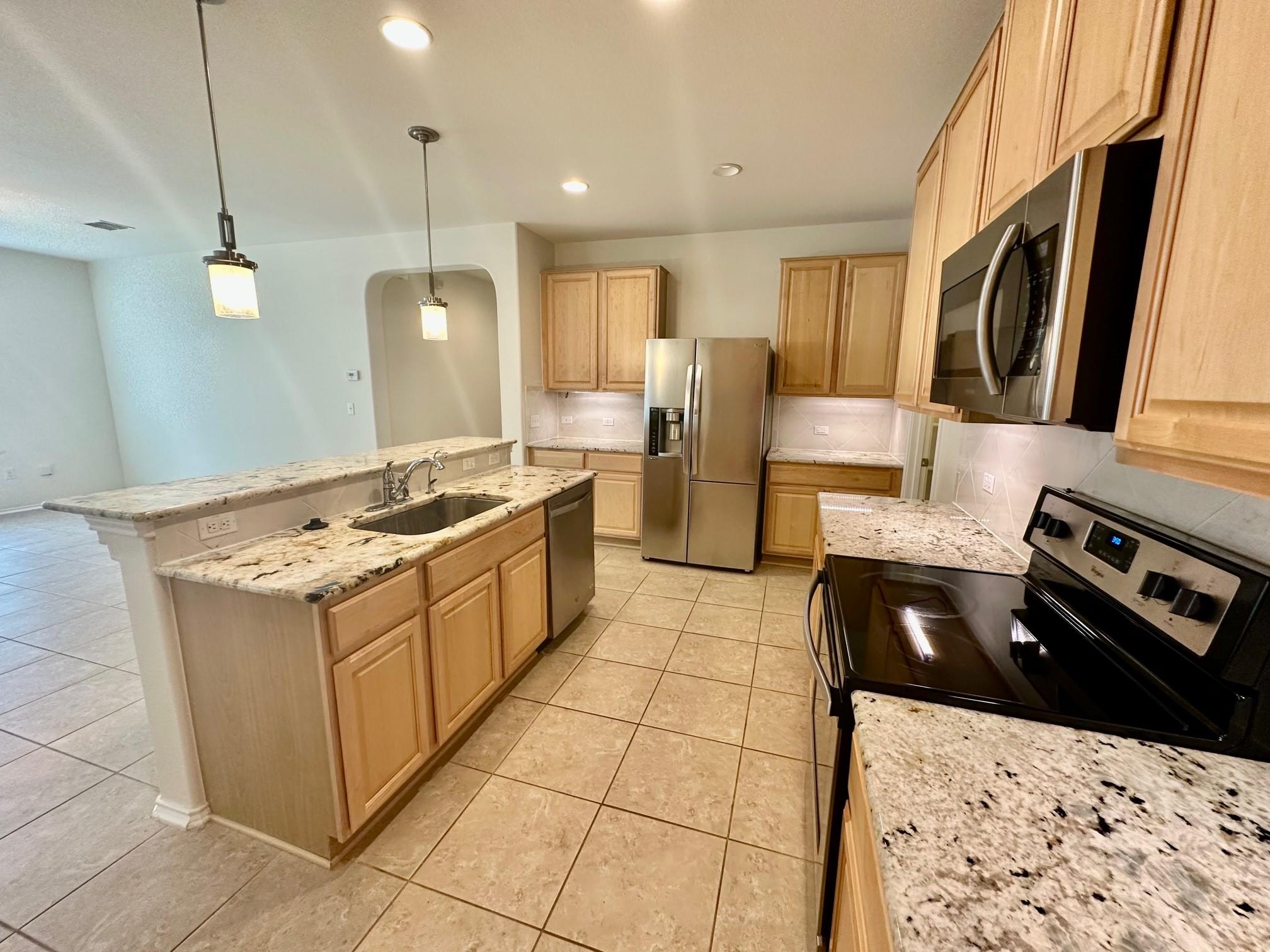 413 Hunters Hill Dr, San Marcos, TX 78666