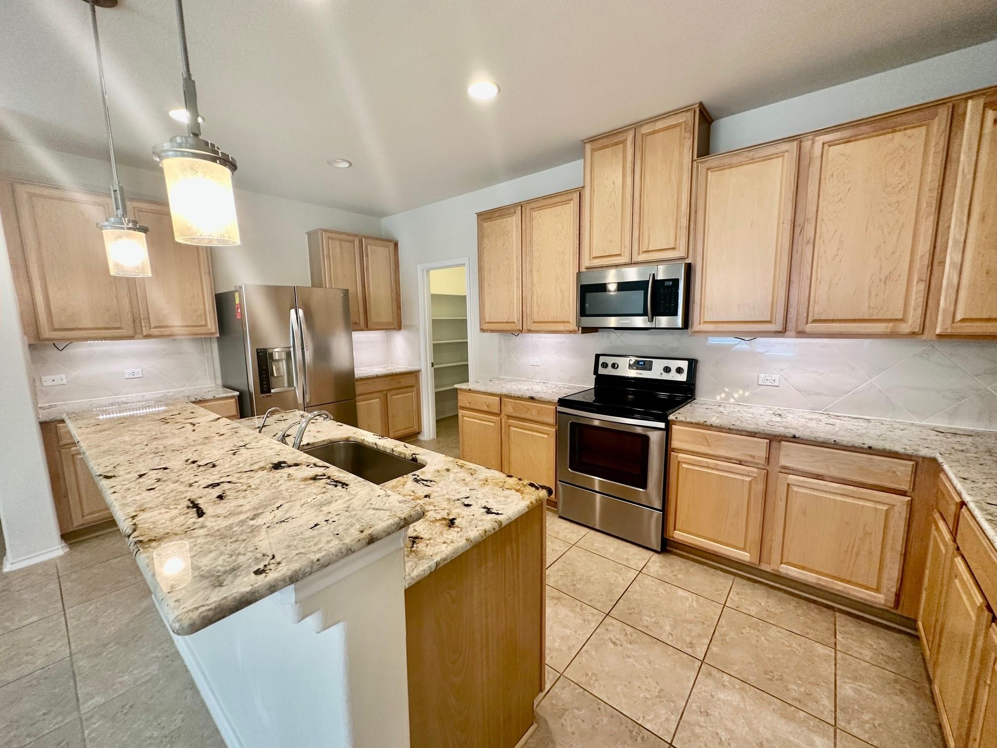 413 Hunters Hill Dr, San Marcos, TX 78666