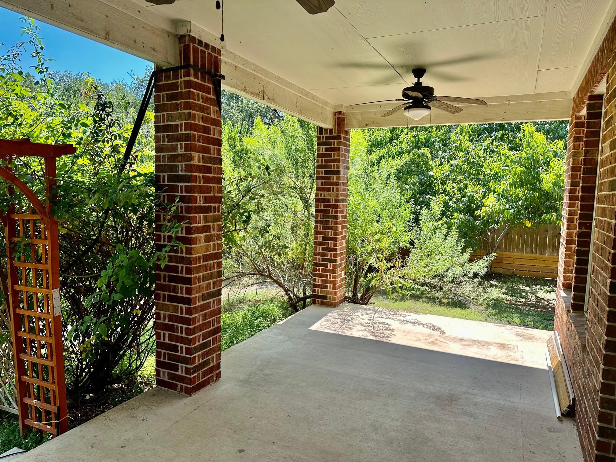 413 Hunters Hill Dr, San Marcos, TX 78666