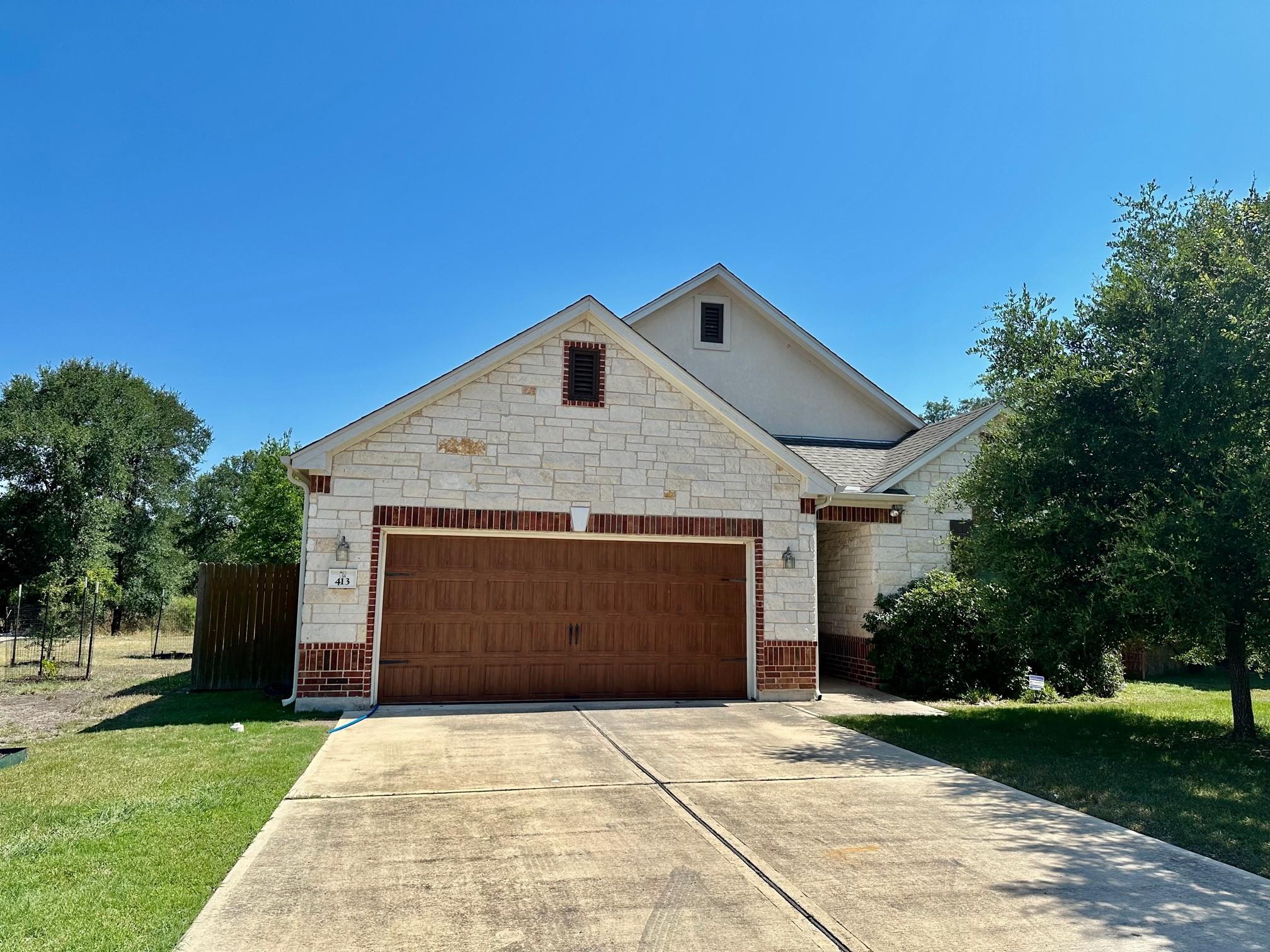 413 Hunters Hill Dr, San Marcos, TX 78666