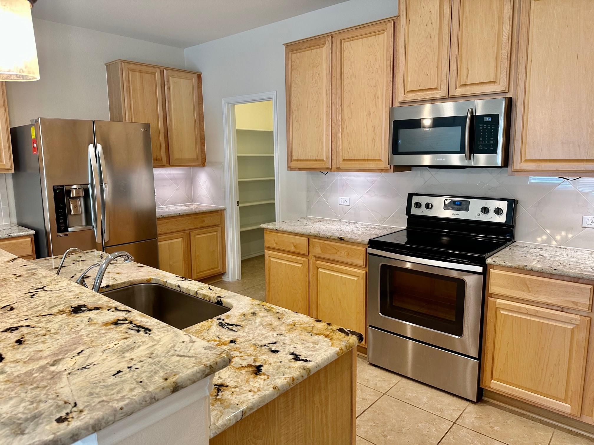 413 Hunters Hill Dr, San Marcos, TX 78666