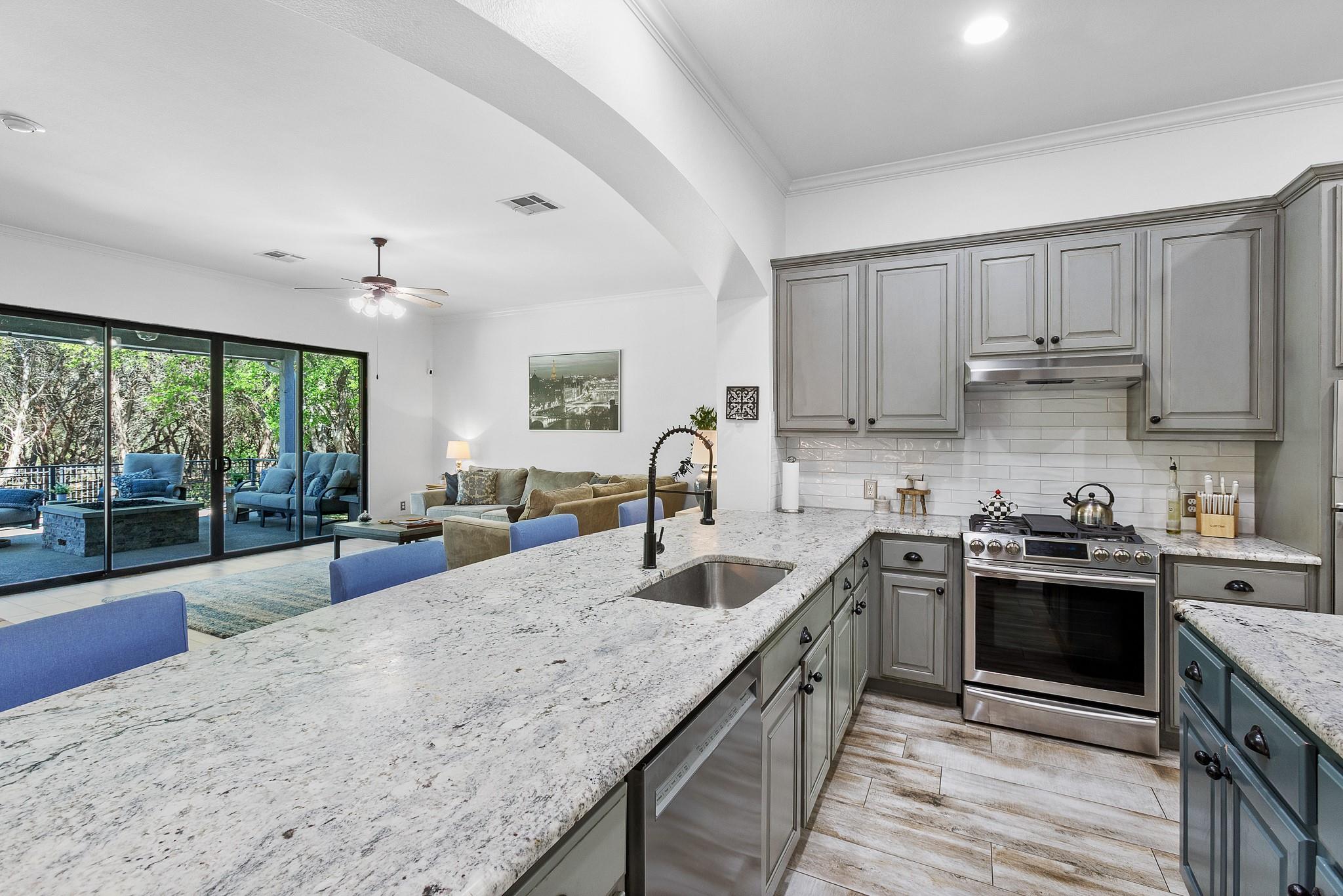 22128 Rose Grass Ln, Spicewood, TX 78669