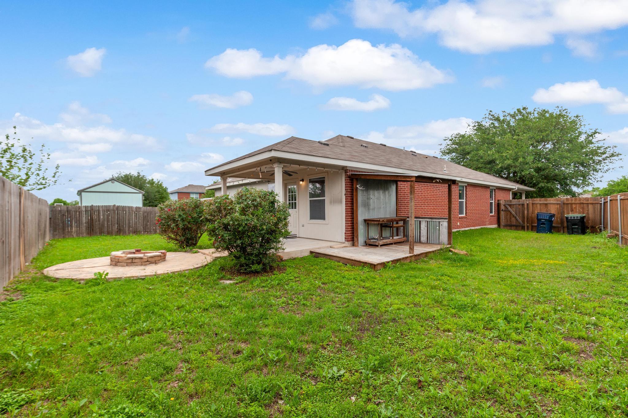 104 Paddington Way, Hutto, TX 78634