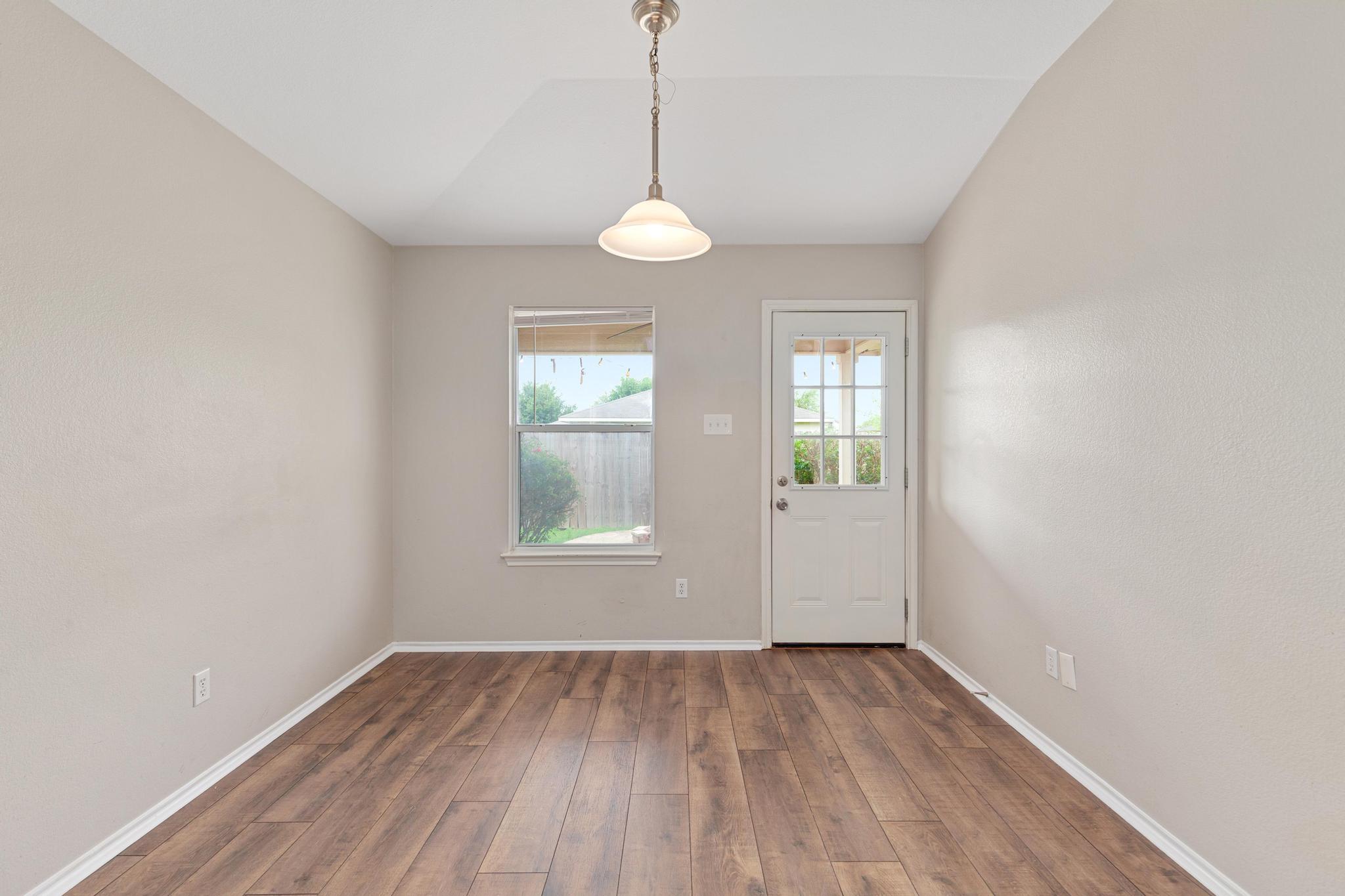 104 Paddington Way, Hutto, TX 78634