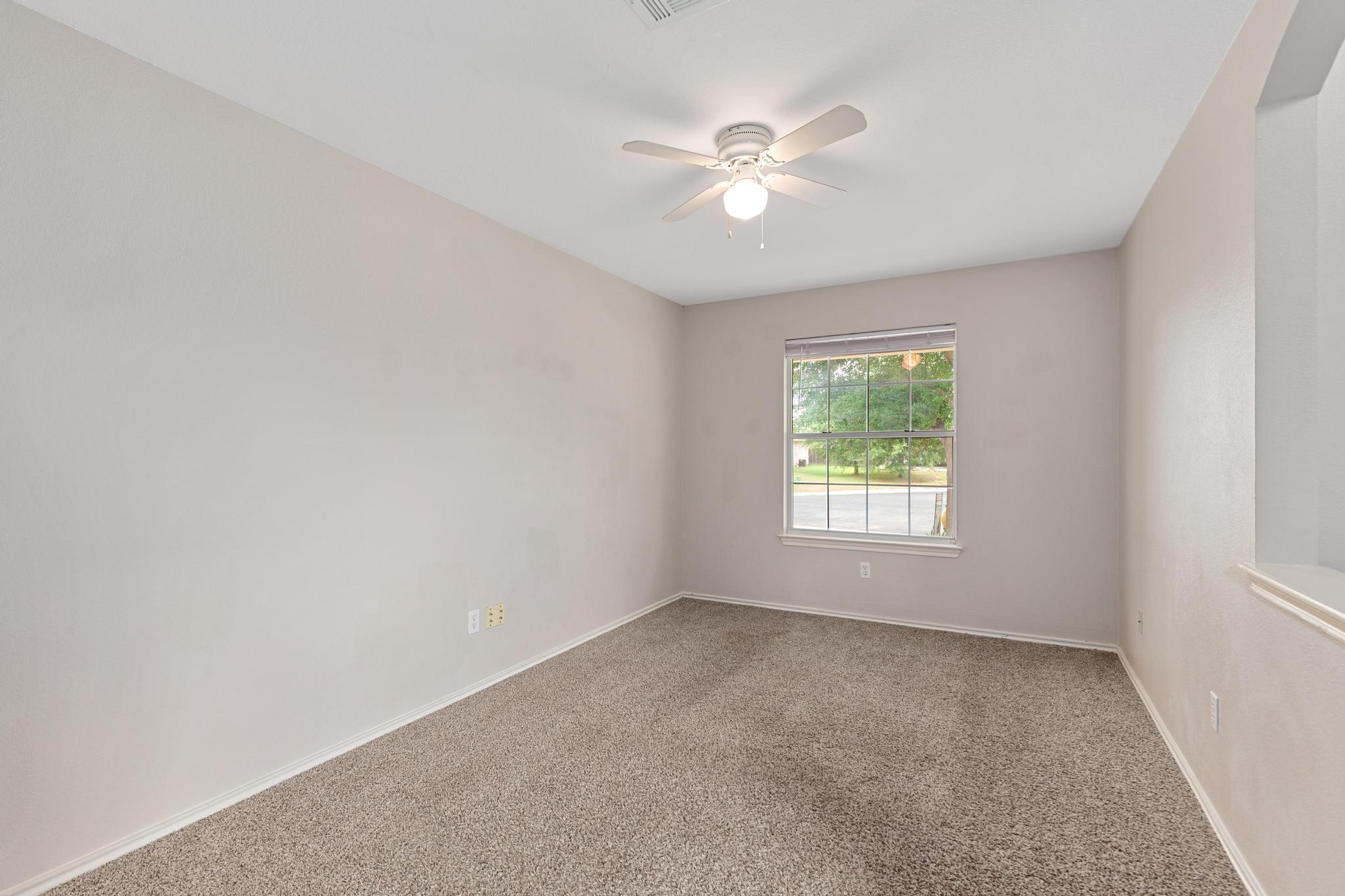 104 Paddington Way, Hutto, TX 78634