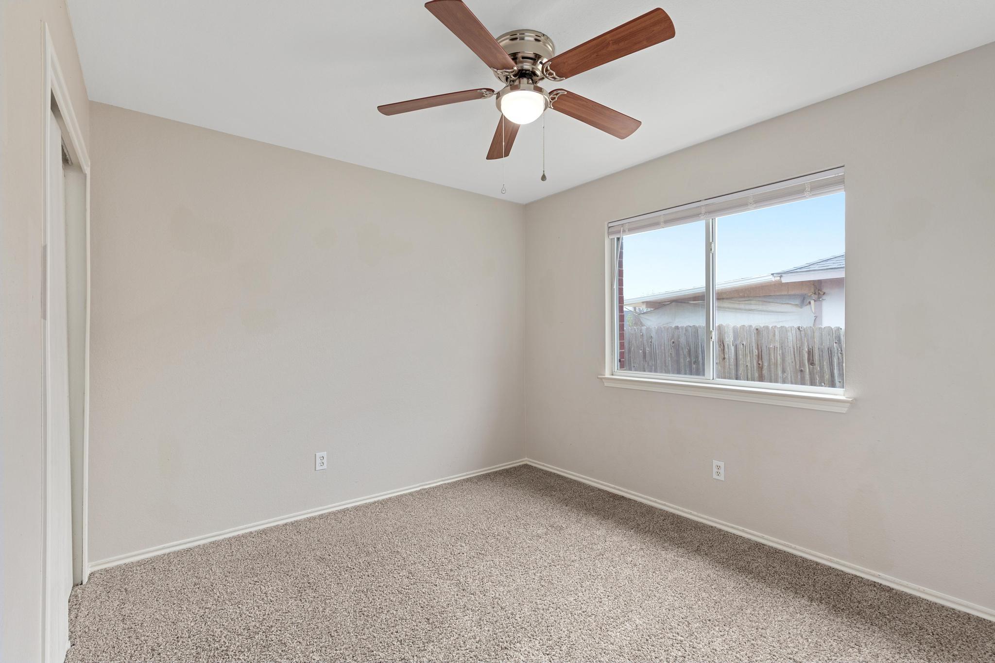 104 Paddington Way, Hutto, TX 78634