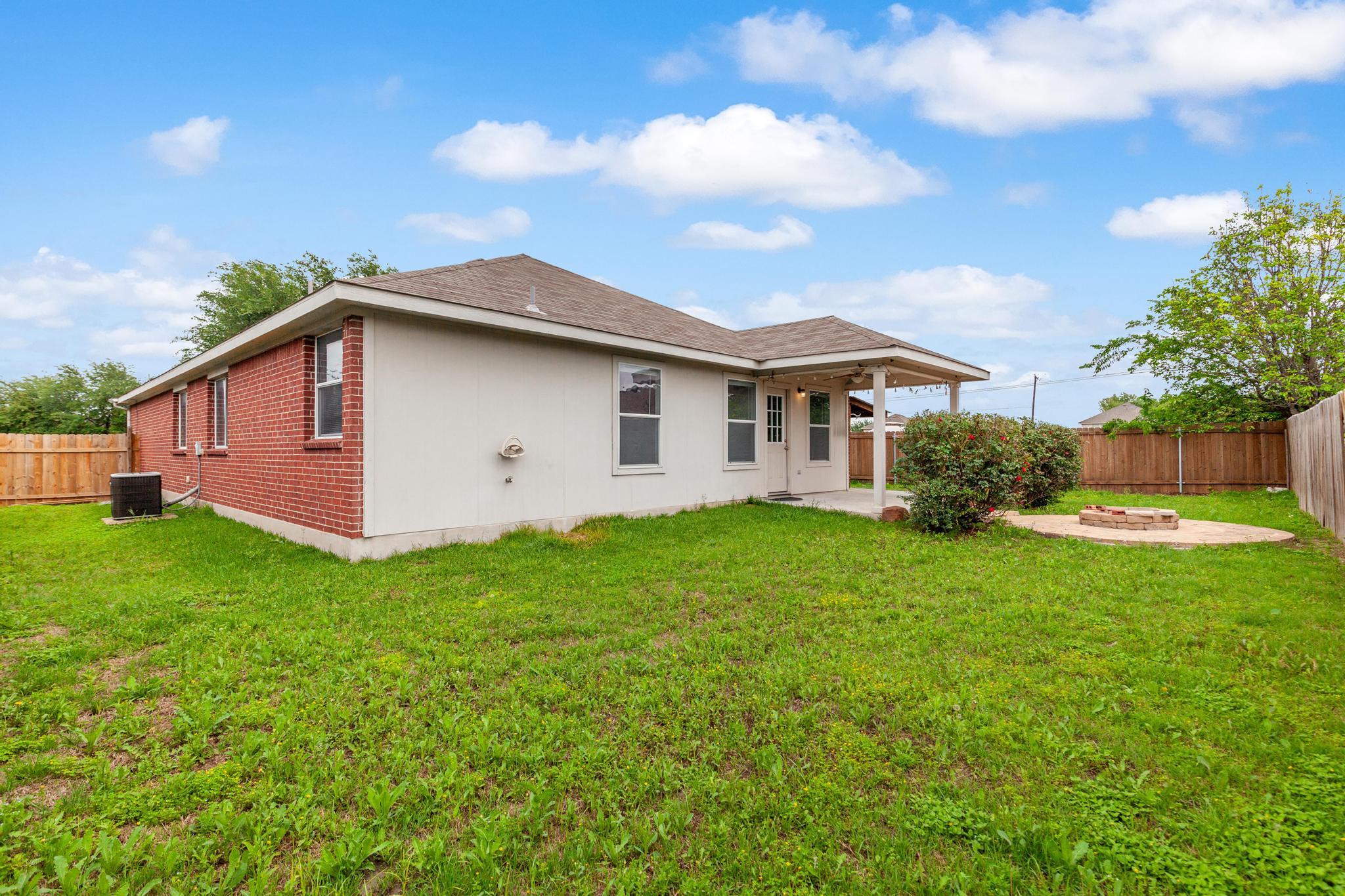104 Paddington Way, Hutto, TX 78634