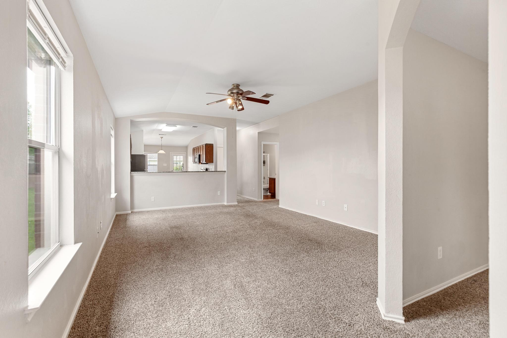 104 Paddington Way, Hutto, TX 78634