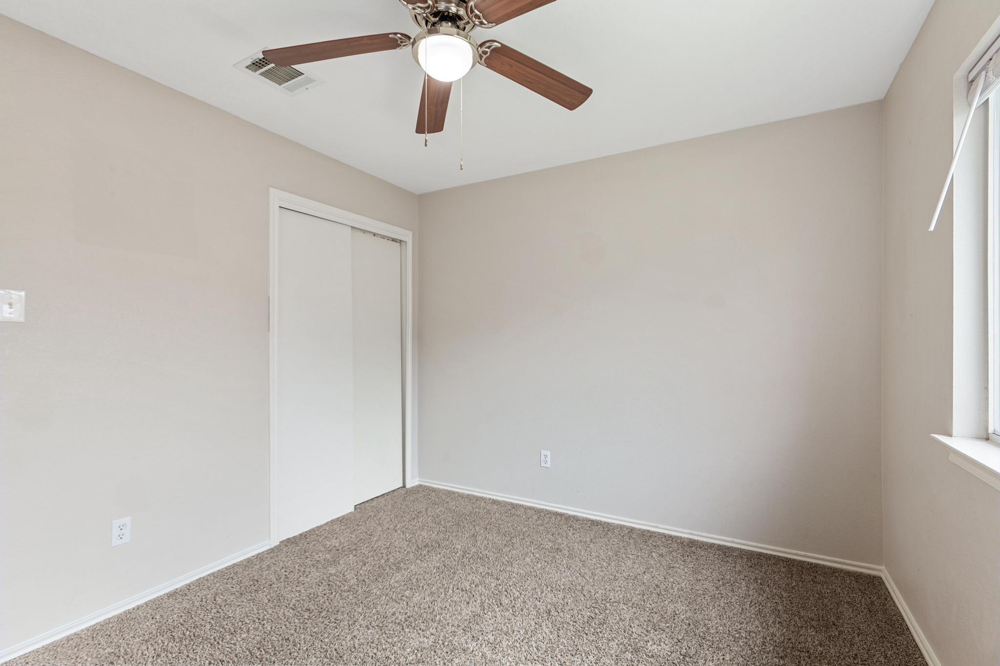 104 Paddington Way, Hutto, TX 78634