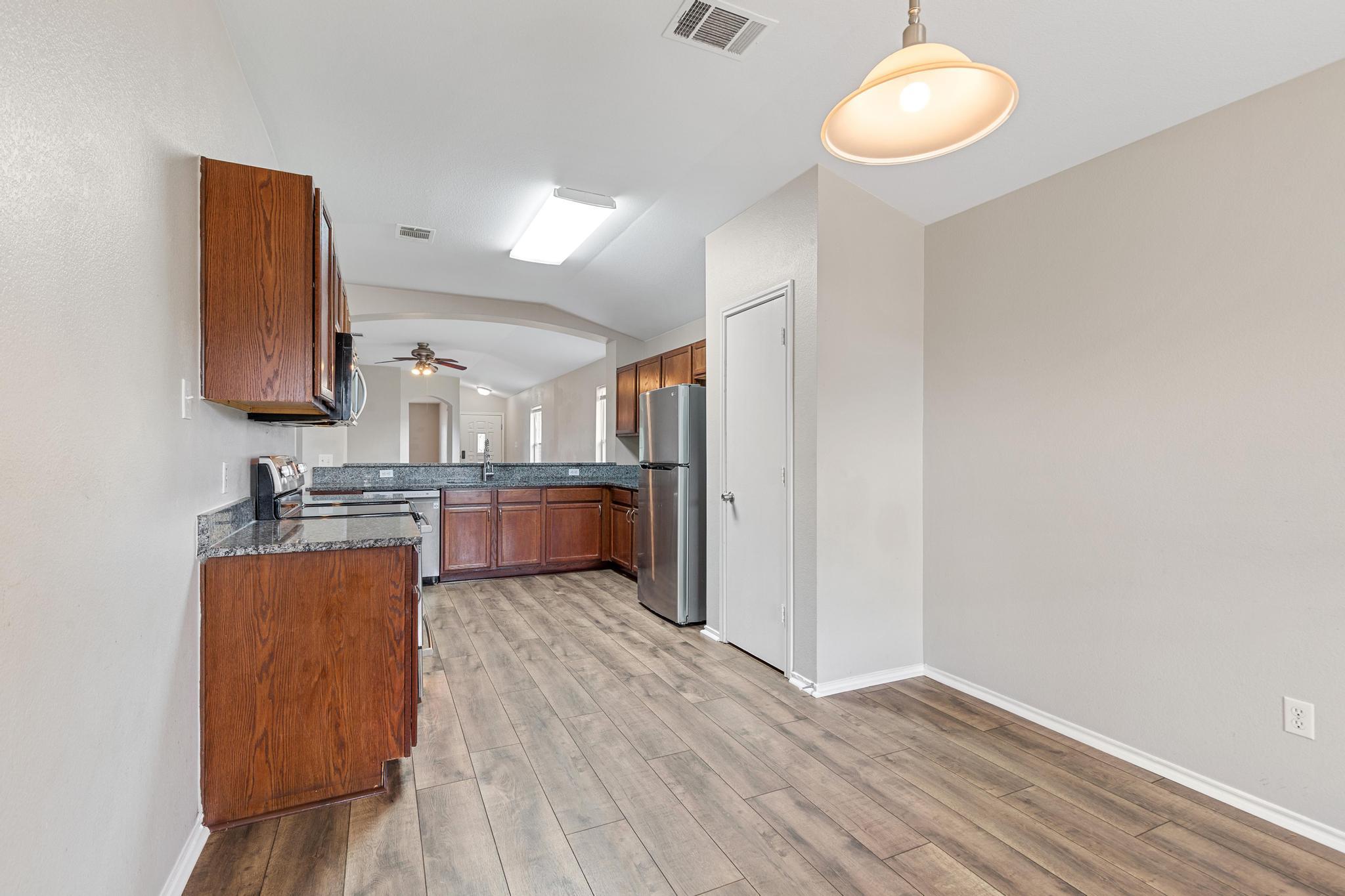 104 Paddington Way, Hutto, TX 78634