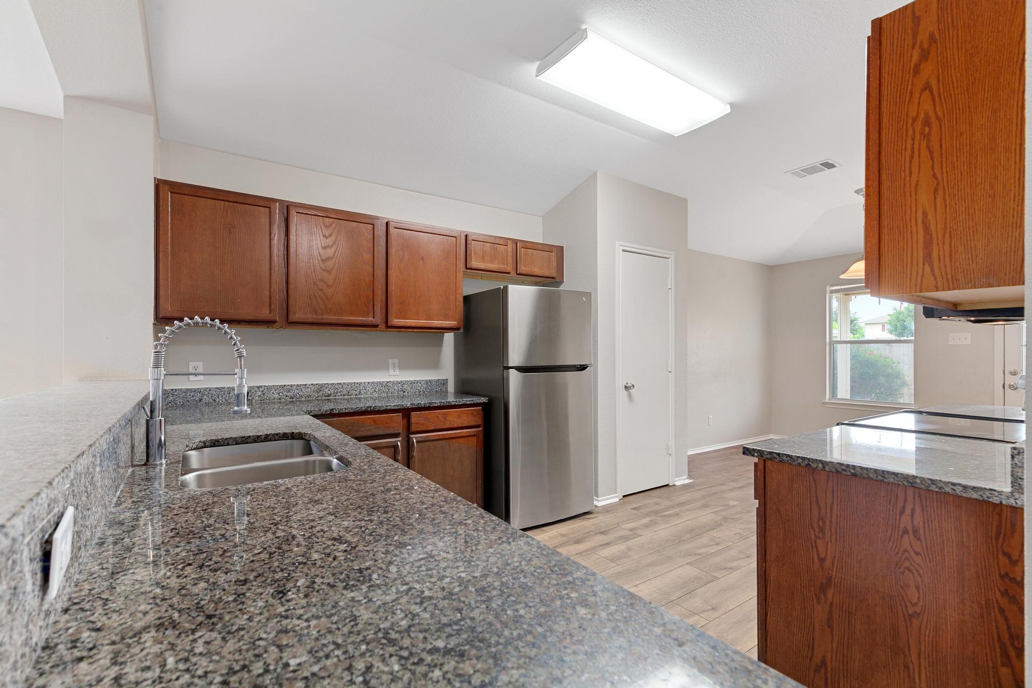 104 Paddington Way, Hutto, TX 78634