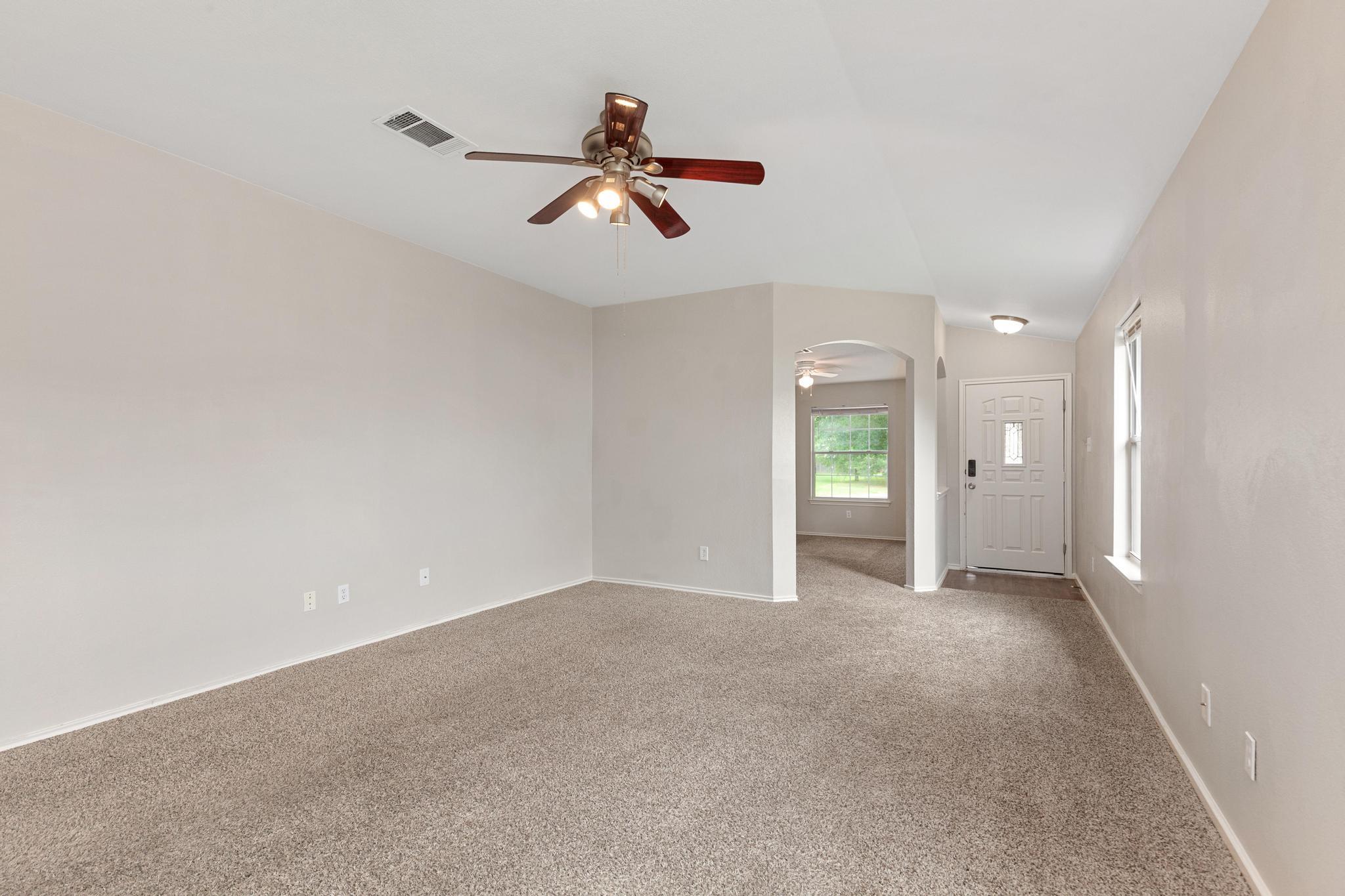 104 Paddington Way, Hutto, TX 78634