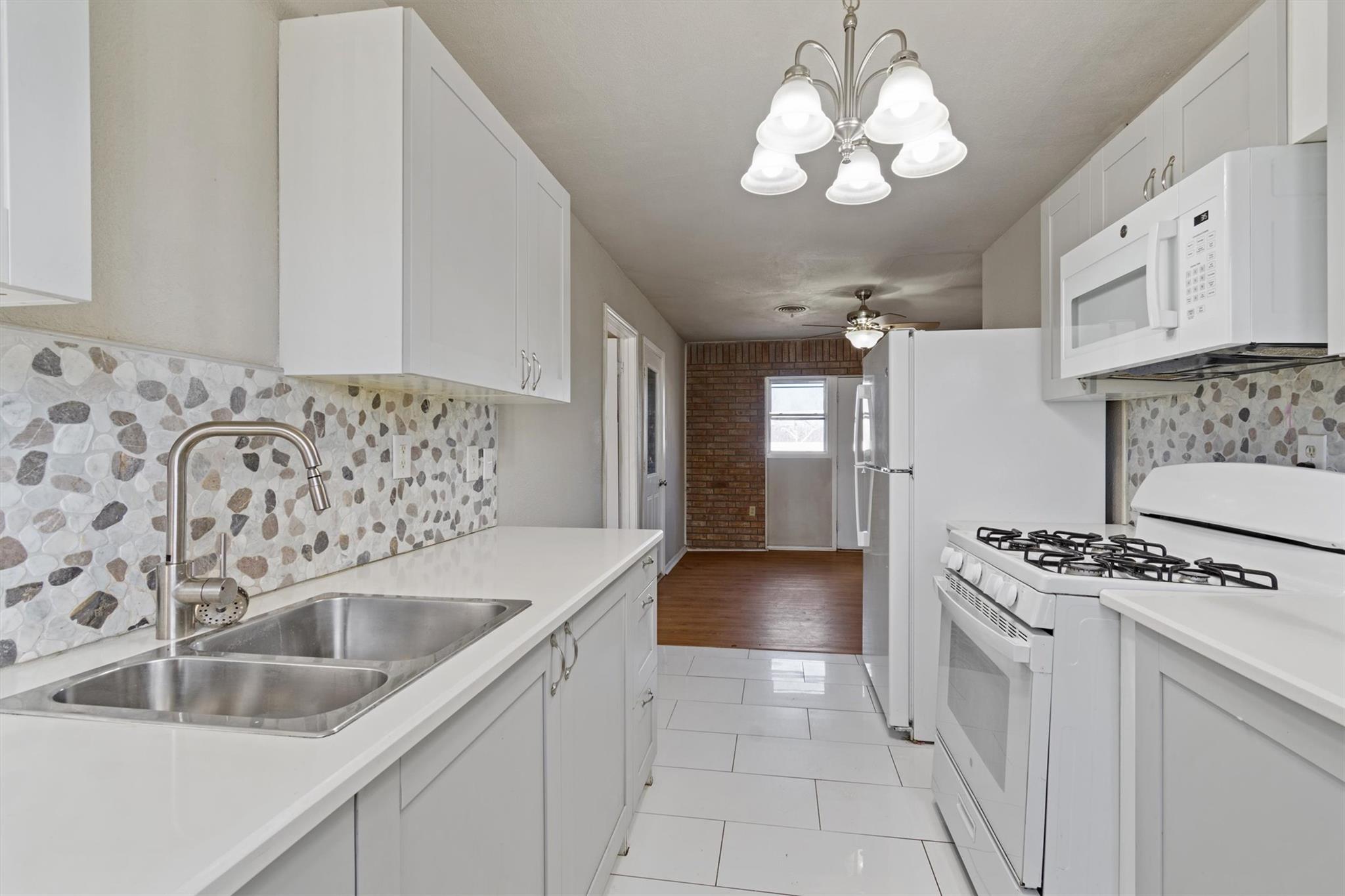 703 S 13th St, Copperas Cove, TX 76522