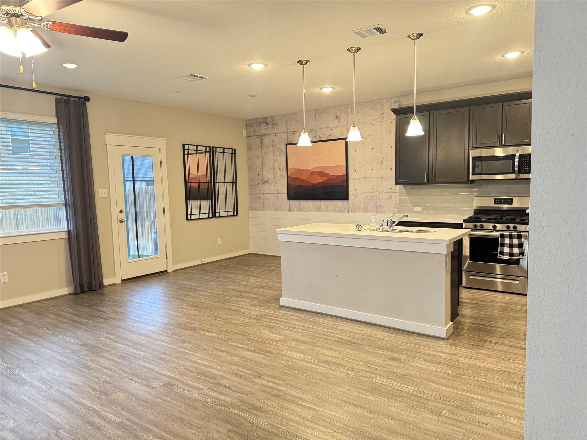 2328 Calvert Dr, Leander, TX 78641