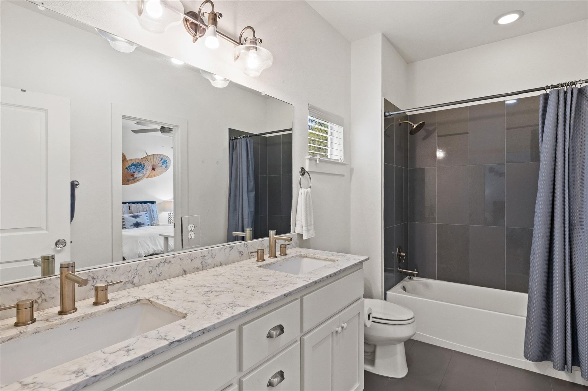 2713 Halcyon Dr # 3, Austin, TX 78702