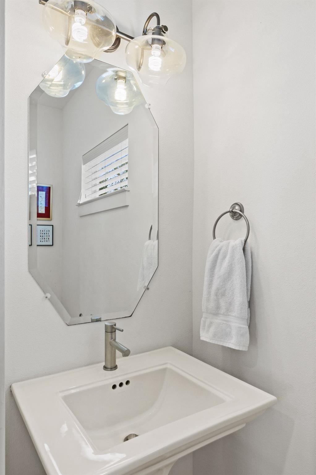 2713 Halcyon Dr # 3, Austin, TX 78702