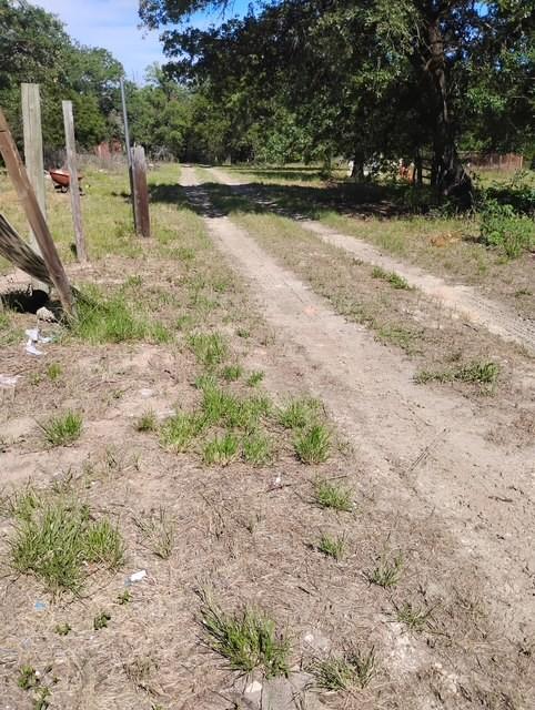 647 Hidden Oaks Dr, Elgin, TX 78621