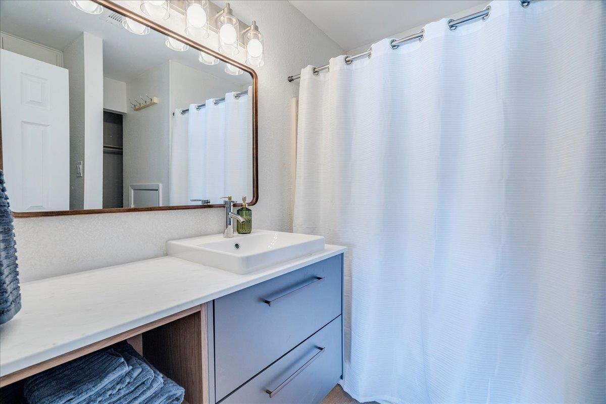 101 Island Dr # A, Horseshoe Bay, TX 78657