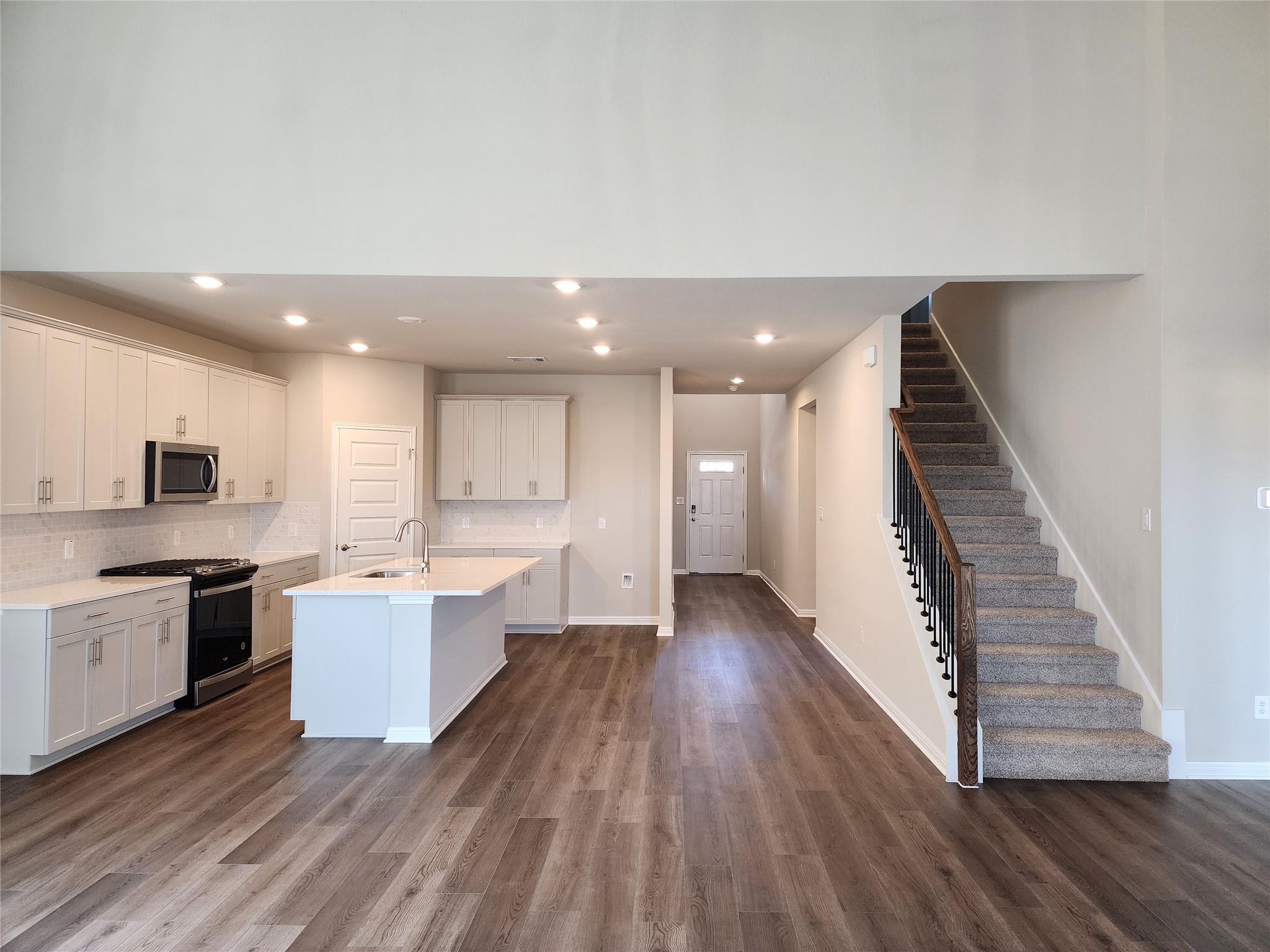 120 Greenspire Ln, Hutto, TX 78634