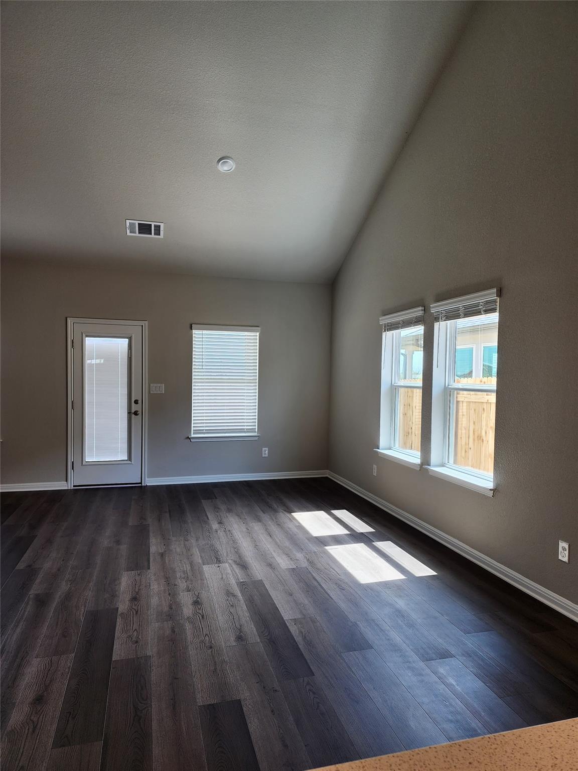 120 Greenspire Ln, Hutto, TX 78634