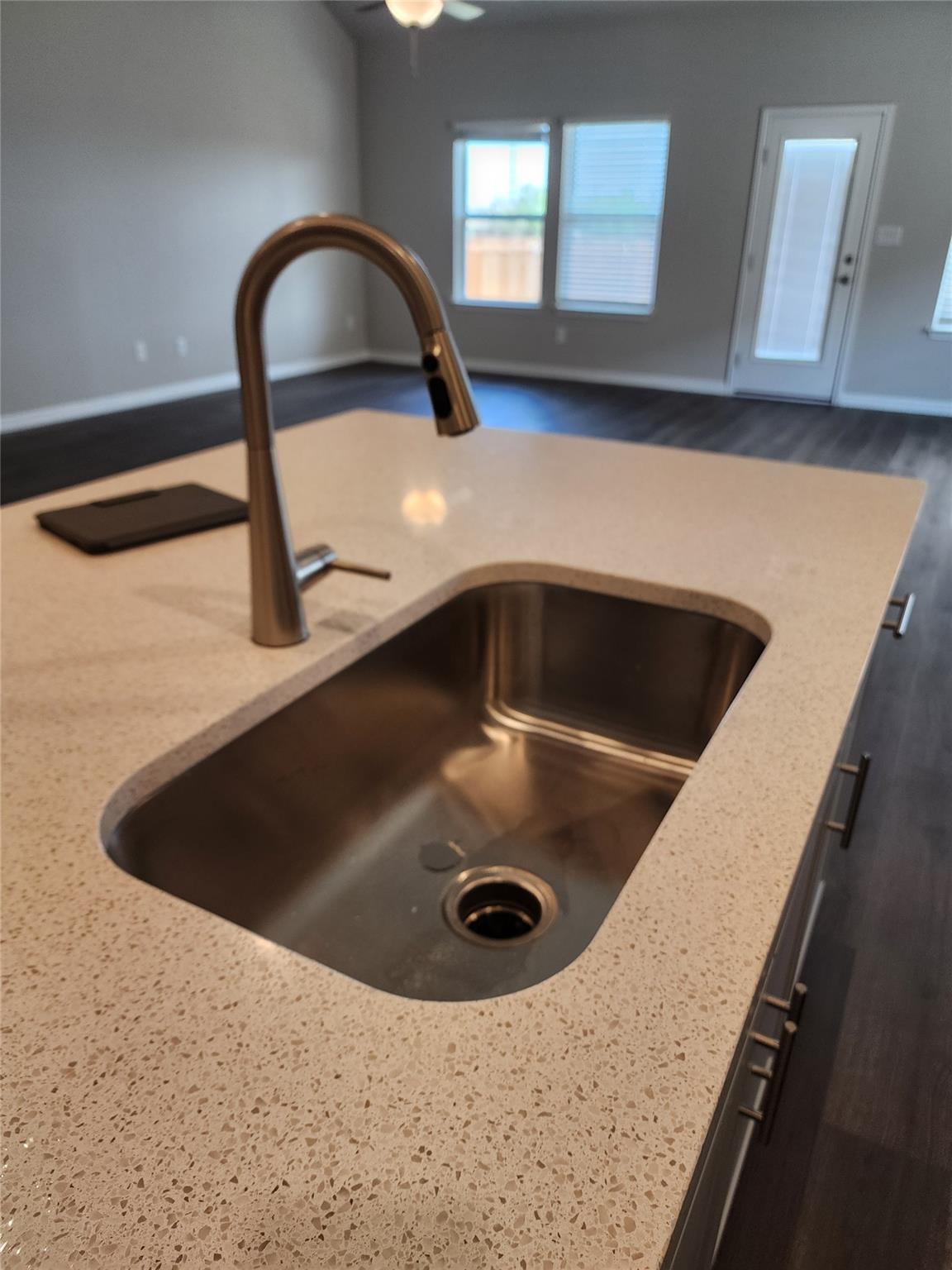 120 Greenspire Ln, Hutto, TX 78634