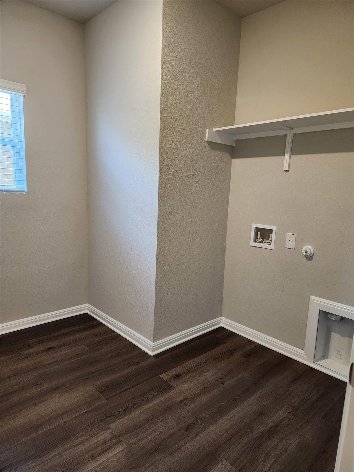 120 Greenspire Ln, Hutto, TX 78634