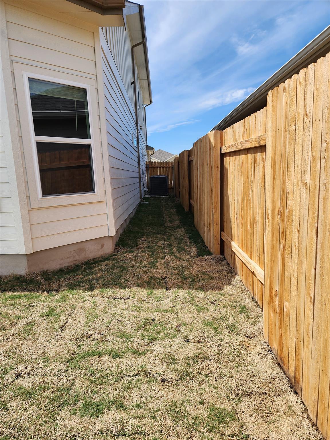 120 Greenspire Ln, Hutto, TX 78634