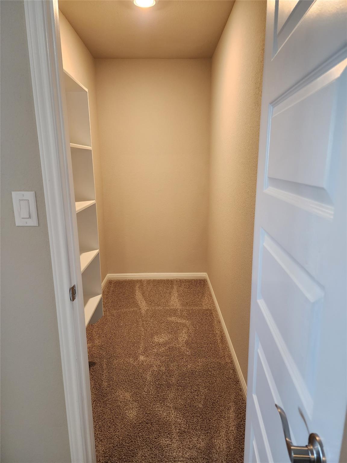 120 Greenspire Ln, Hutto, TX 78634