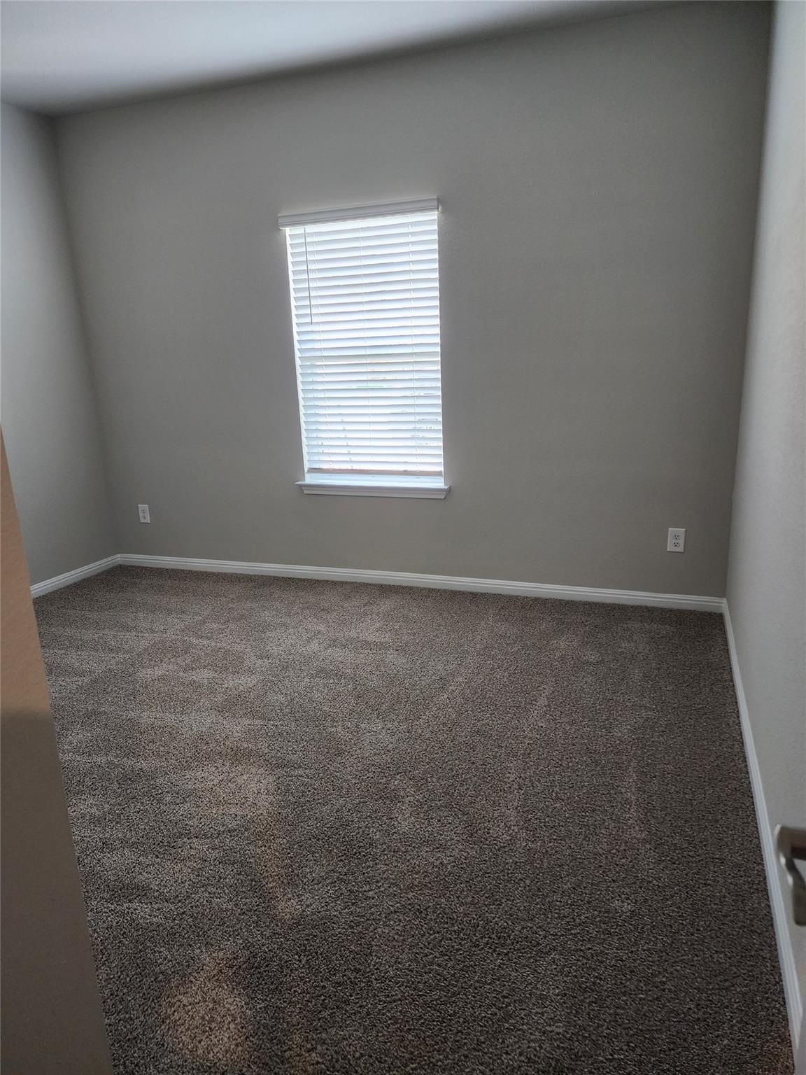 120 Greenspire Ln, Hutto, TX 78634