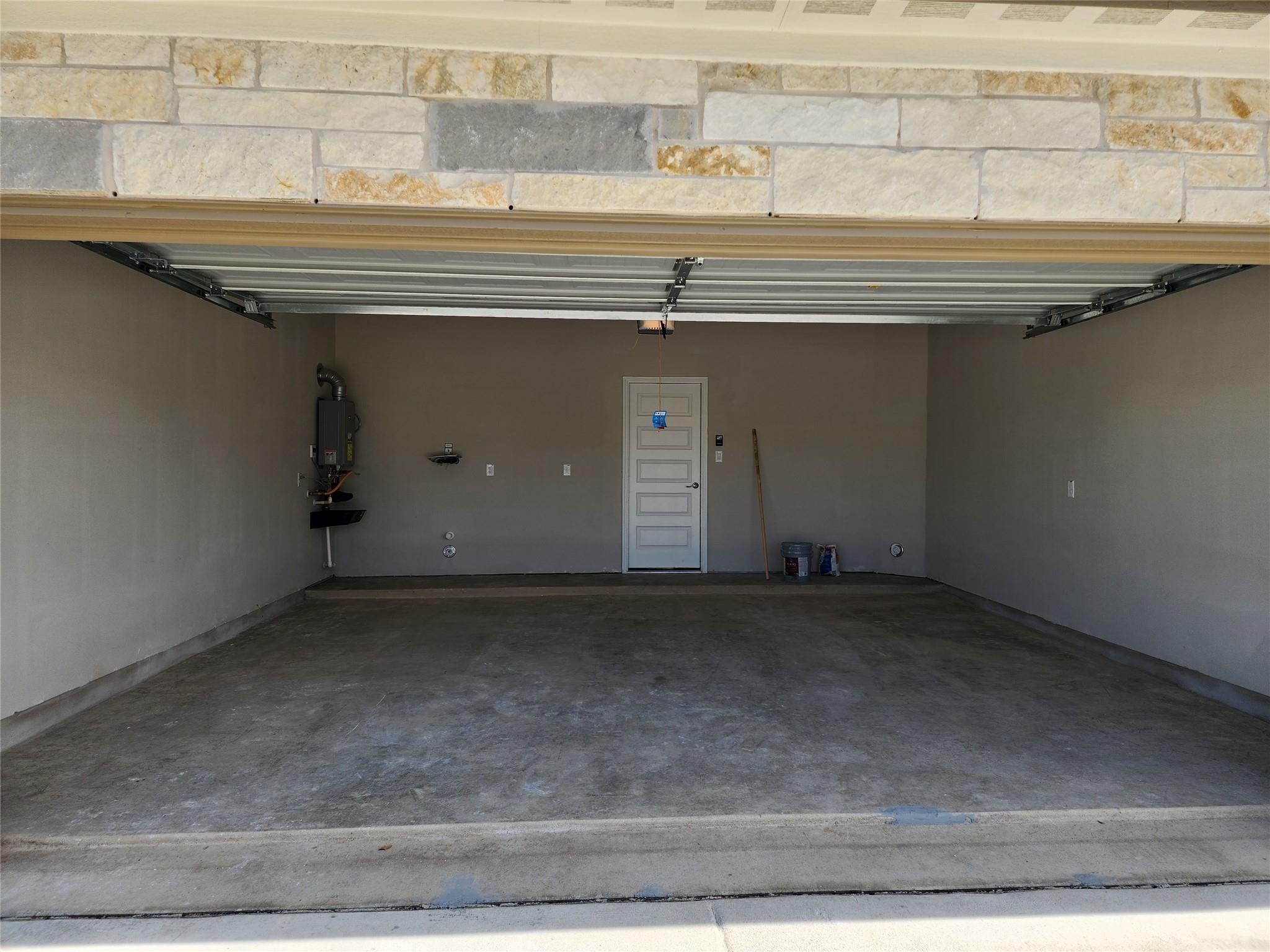 120 Greenspire Ln, Hutto, TX 78634