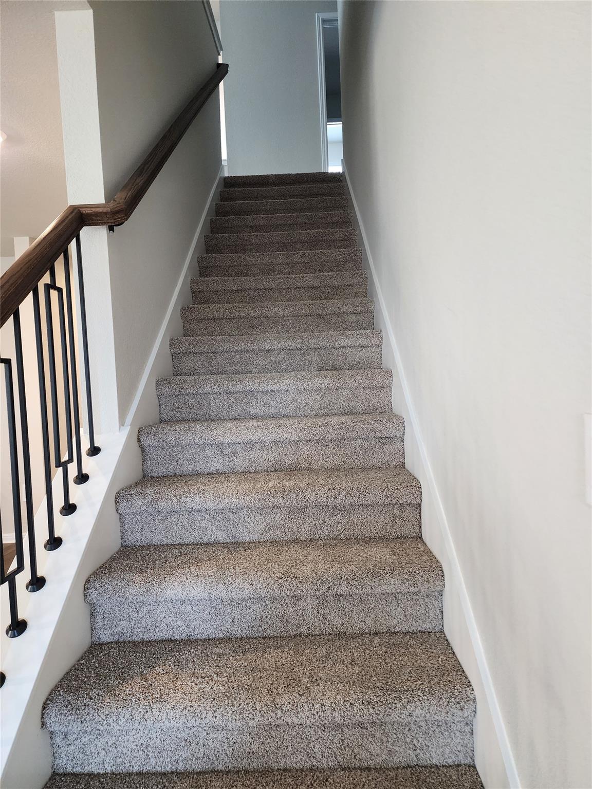 120 Greenspire Ln, Hutto, TX 78634