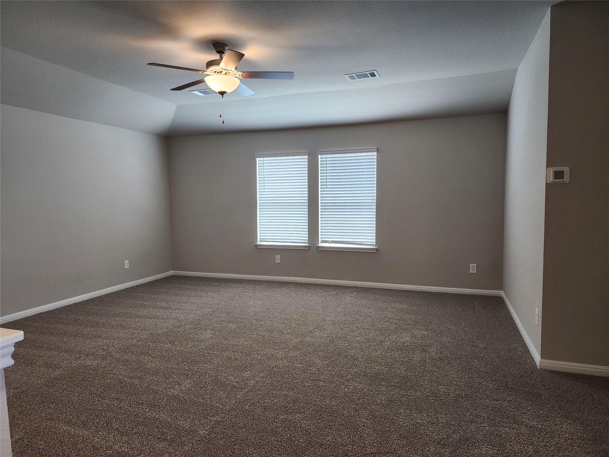 120 Greenspire Ln, Hutto, TX 78634