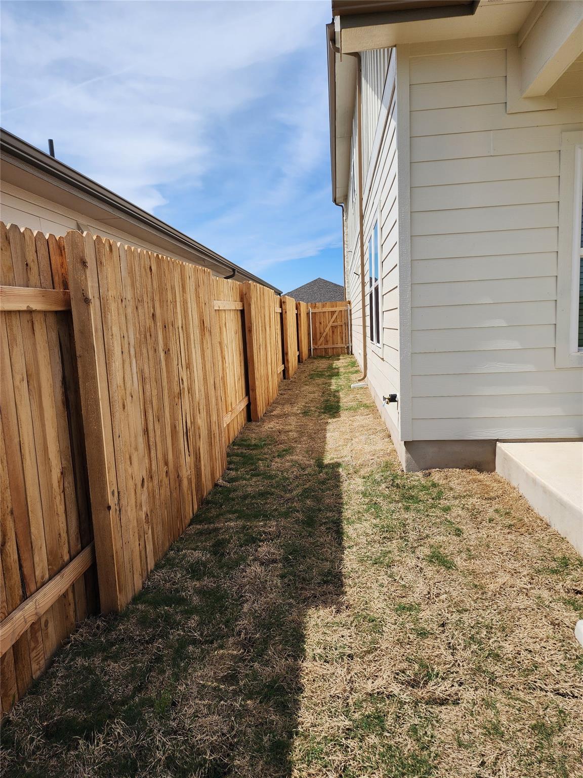 120 Greenspire Ln, Hutto, TX 78634