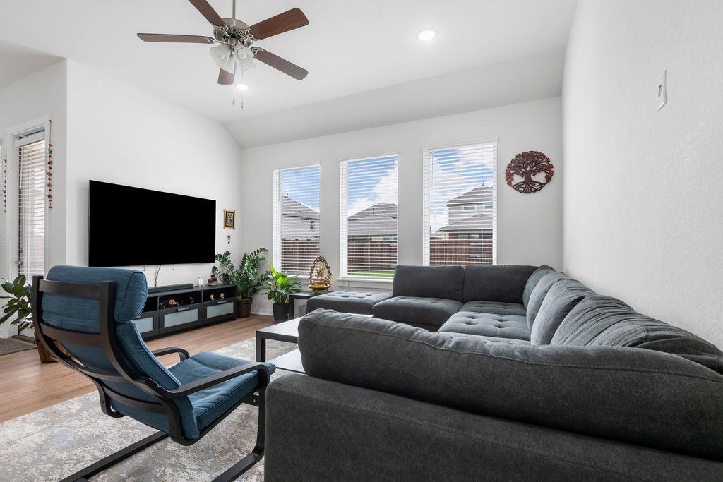 1813 Crow Hop Vw, Leander, TX 78641